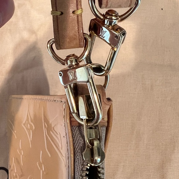 Louis Vuitton Monogram Vernis Lexington Pouchette - Picture 8 of 16